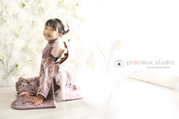 クラシックな着物姿で七五三記念写真撮影 7歳の女の子 プレシュスタジオ自由が丘店撮影