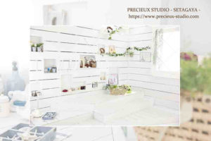 プレシュスタジオ世田谷本店の撮影セット内装 明るい白いお部屋