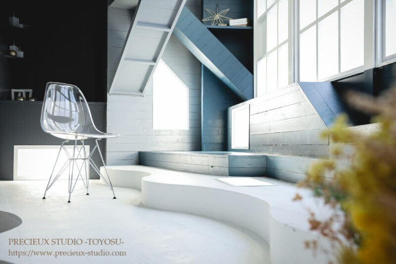 プレシュスタジオ豊洲店の撮影セット シックなホワイト&ネイビーのセット