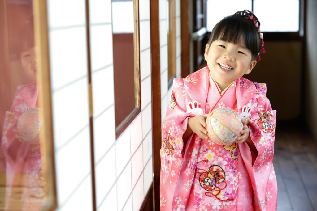 7歳女の子の七五三ガイド 3歳との違いや着物 帯 ヘアメイクを知ろう