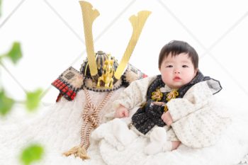 初節句 こどもの日の記念写真撮影 兜と一緒に