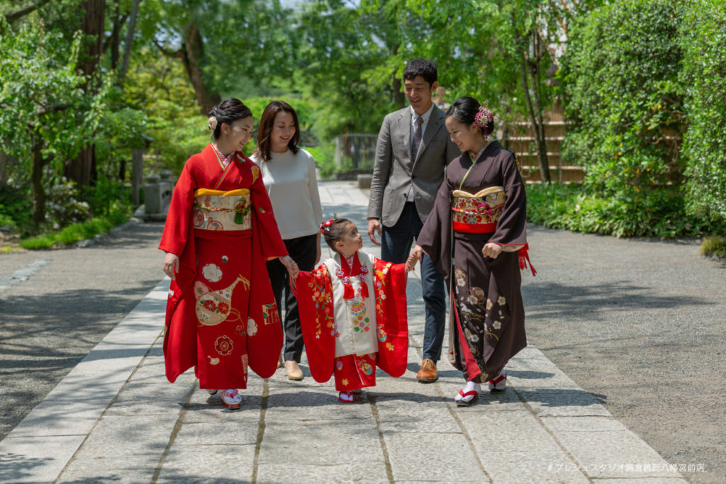 家族で七五三のお参り ママも着物で神社にお参り