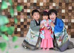 兄弟で仲良く七五三の記念写真