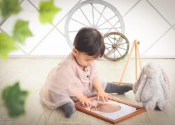 赤ちゃんから1歳に 大きなフォトフレームの自分と対面