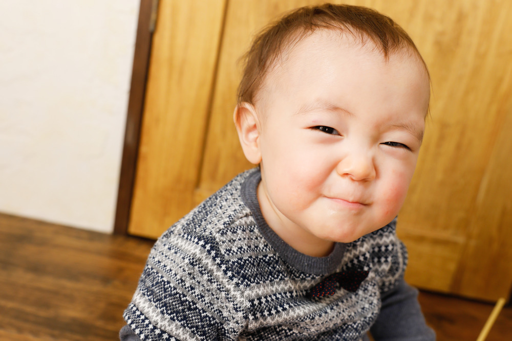 カメラに向かってスマイルの男の子