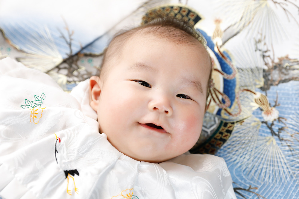 赤ちゃんのお宮参りの記念写真撮影