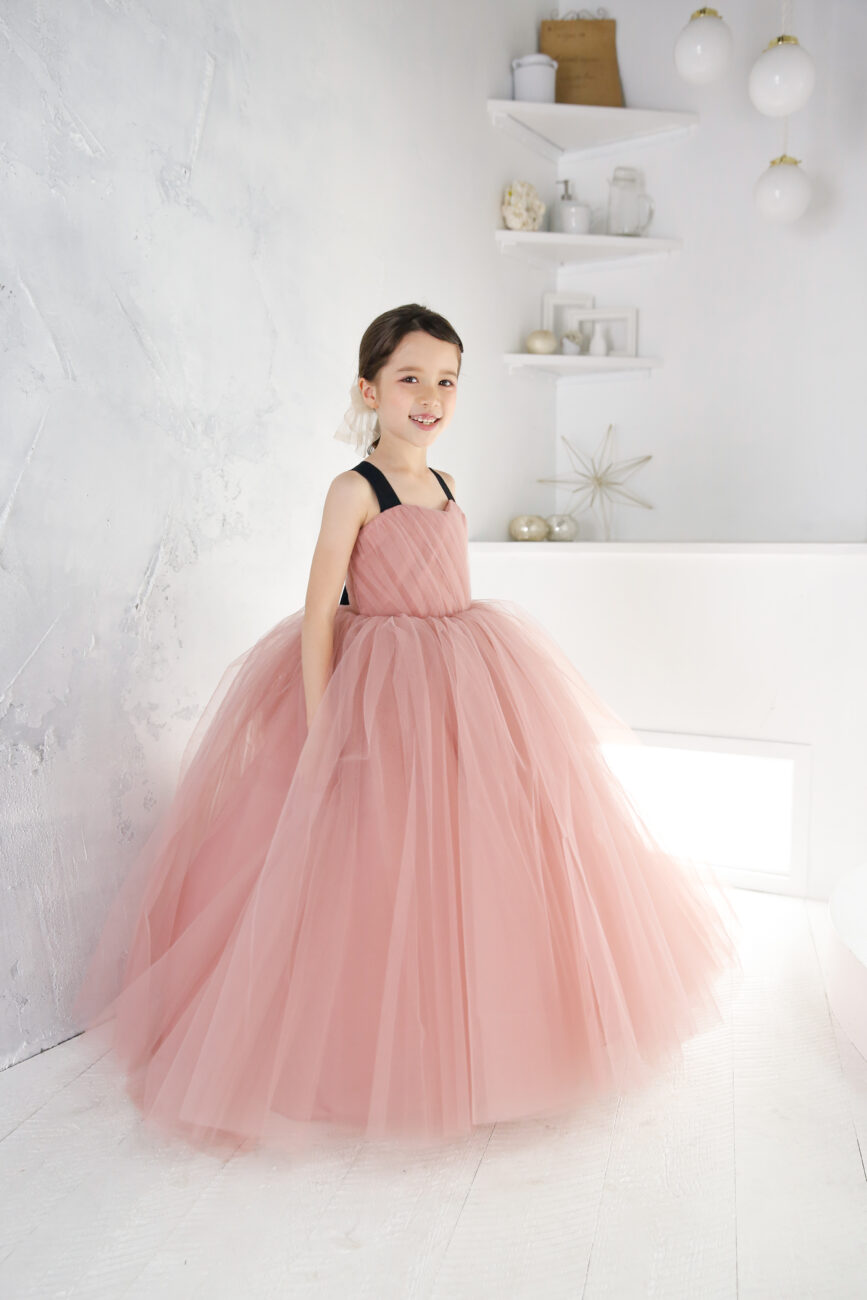 プレシュスタジオ レンタルドレス ピンクのチュールプリンセスドレス