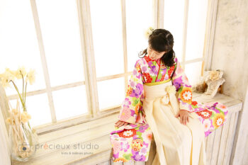 袴姿でかわいいハーフ成人式の記念写真撮影