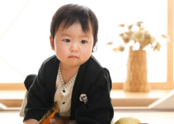 和室で1歳のお誕生日記念写真撮影