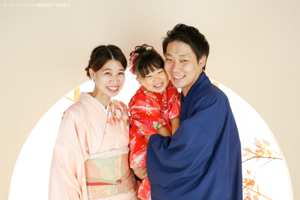 プレシュスタジオ鎌倉鶴岡八幡宮前店 和室撮影セットで家族写真撮影 家族で着物