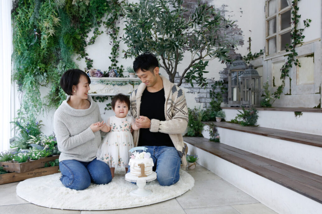 1歳のお誕生日記念に家族で写真撮影