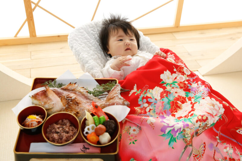 女の子の100日祝い・お食い初めの記念写真撮影 祝い膳と一緒に