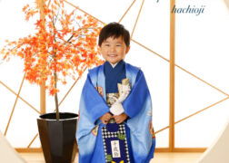 青い羽織袴で5歳の七五三記念写真撮影