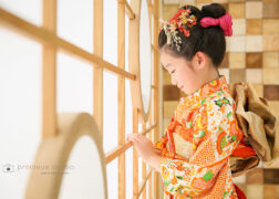7歳の七五三記念写真撮影 新日本髪でほほえむ横顔