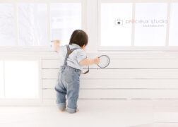 男の子の1歳お誕生日記念写真撮影 後ろ姿をパシャリ