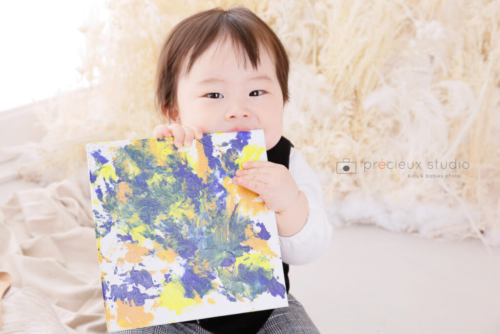 1歳のお誕生日記念写真撮影 お絵描きと一緒にバースデーフォト