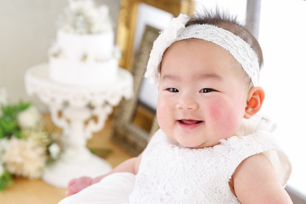 赤ちゃんはいつから笑う 笑顔のベビーフォトを撮るコツとタイミング 貸切型写真館プレシュスタジオ