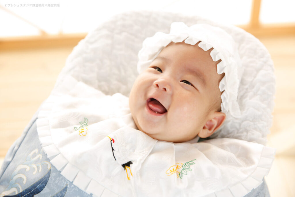 笑顔の赤ちゃん お宮参りの記念写真撮影