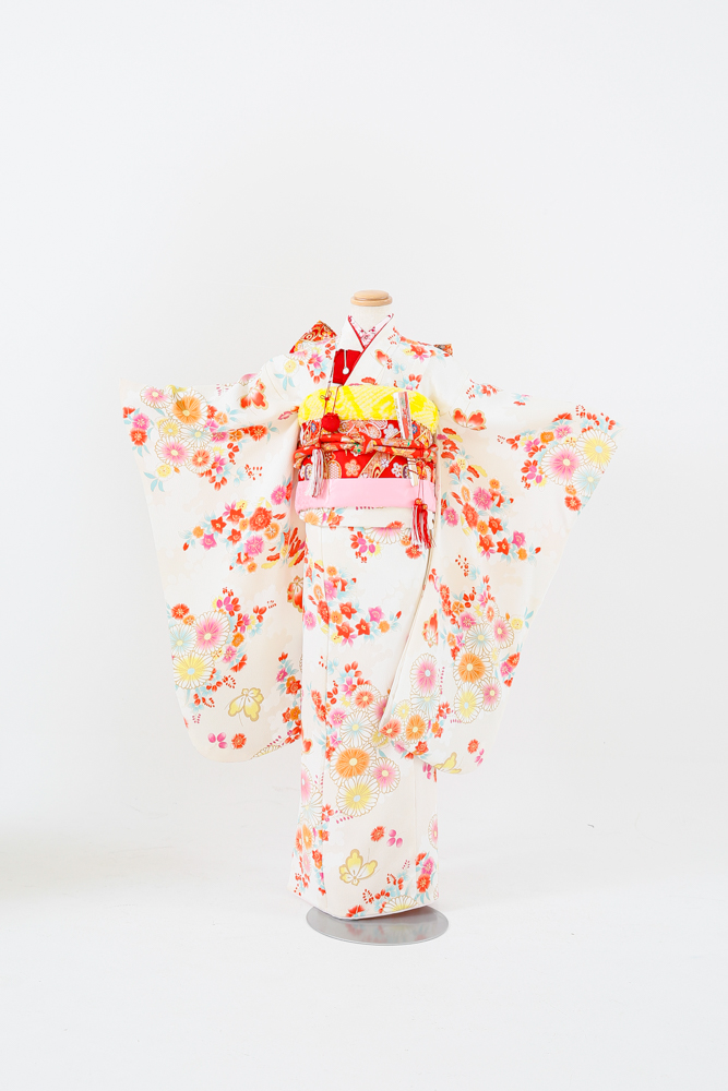 プレシュスタジオ横浜港北店 et Fleur 七五三レンタル着物 白の花柄