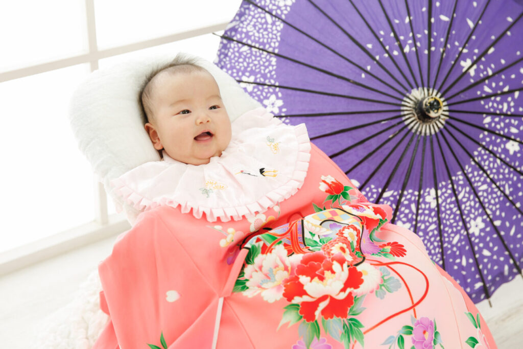 お宮参りの記念写真撮影 ピンクの掛着と和傘のセット