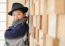 羽織袴にハットとストールでかっこよく5歳の七五三記念写真