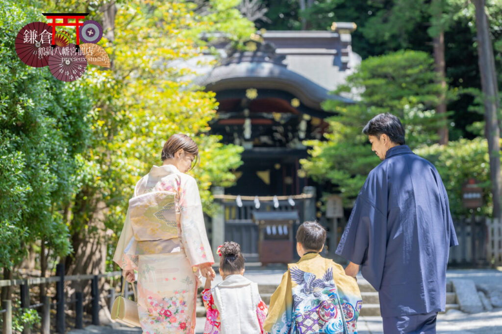 親子そろって着物で七五三のお参りの様子を出張撮影