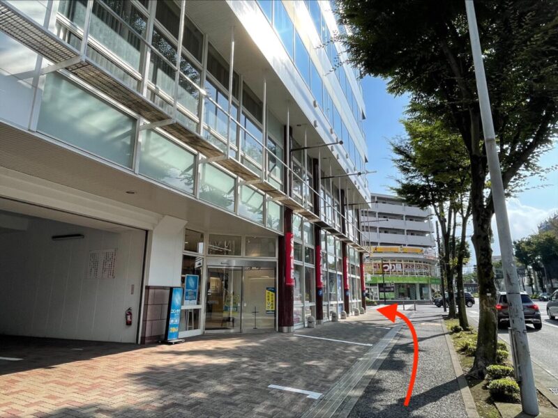センター南駅からプレシュスタジオ横浜港北店へのアクセス メガネの愛眼ビルへ