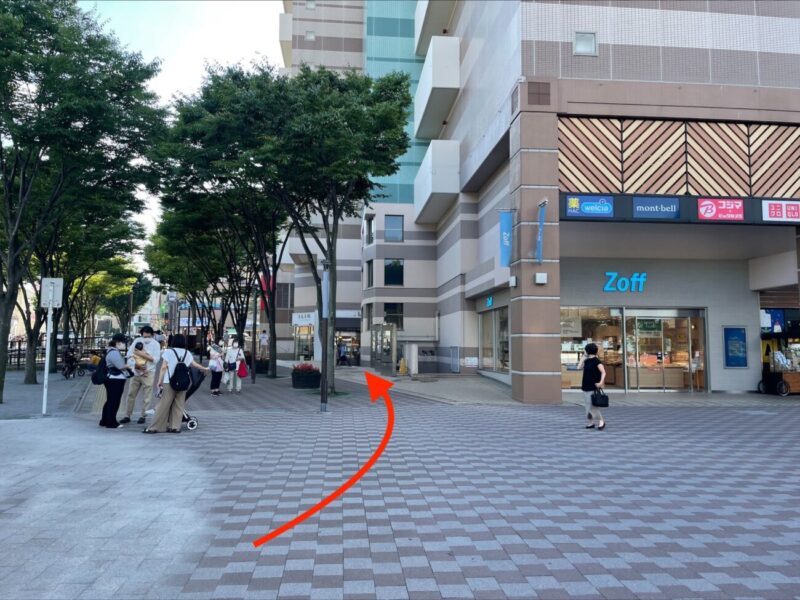 センター南駅からプレシュスタジオ横浜港北店へのアクセス 港北東急SC横の道をまっすぐ
