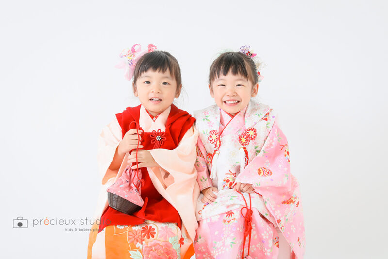 3歳の双子ちゃんの七五三写真撮影 可愛い笑顔が溢れる記念撮影 ...