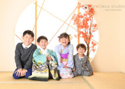 4兄弟で記念写真撮影 5歳・7歳の七五三