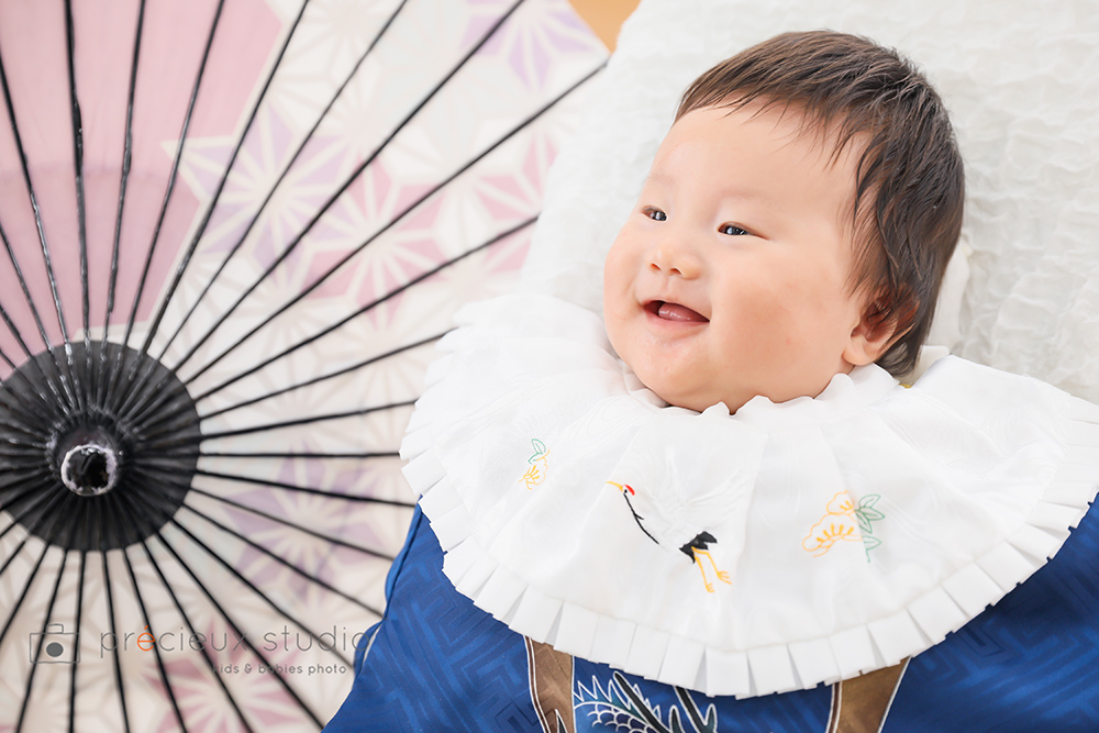 赤ちゃんのお宮参り記念写真撮影 青い祝い着の男の子