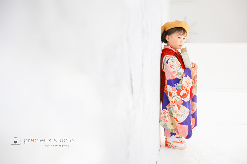 3歳の七五三写真撮影 レトロな着物にベレー帽コーデ