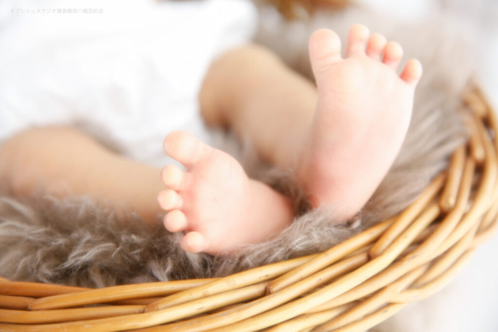赤ちゃんの小さな足の写真
