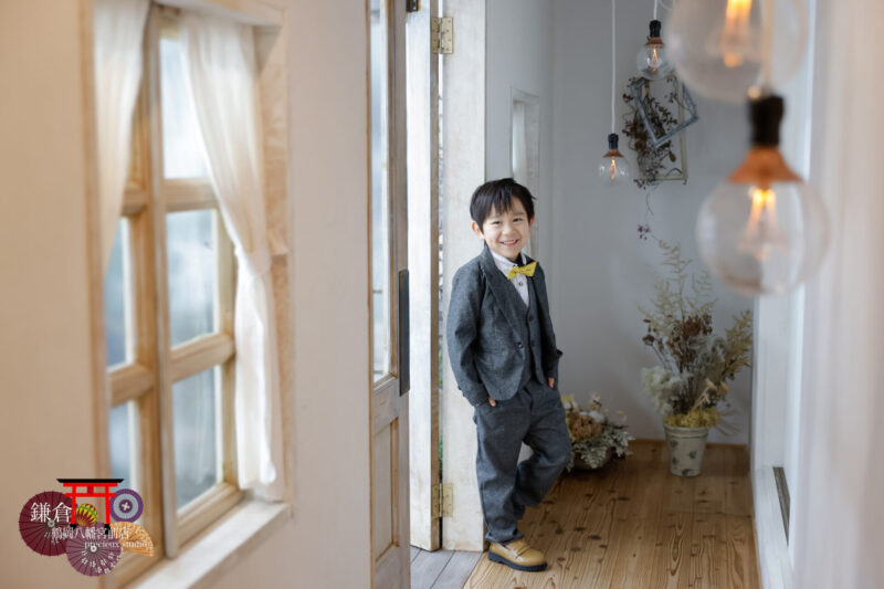 フォーマルスーツでおしゃれに洋装七五三の記念写真撮影 5歳の男の子