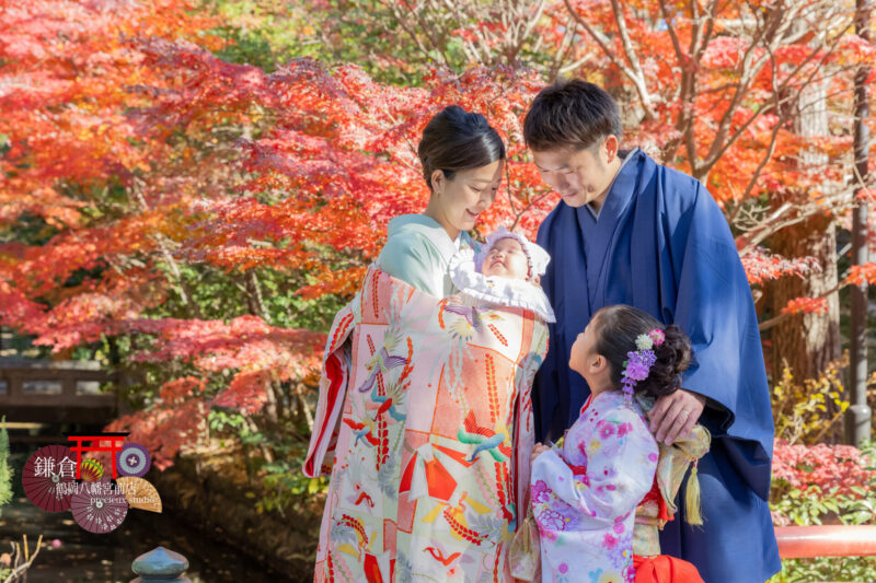 家族で着物姿のお宮参り 紅葉がきれいな鎌倉鶴岡八幡宮で出張撮影
