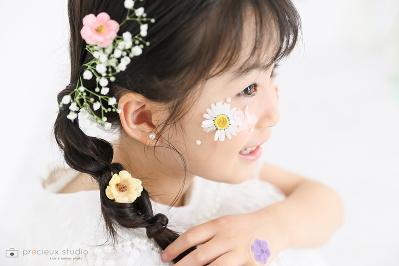 お花を飾って記念写真撮影