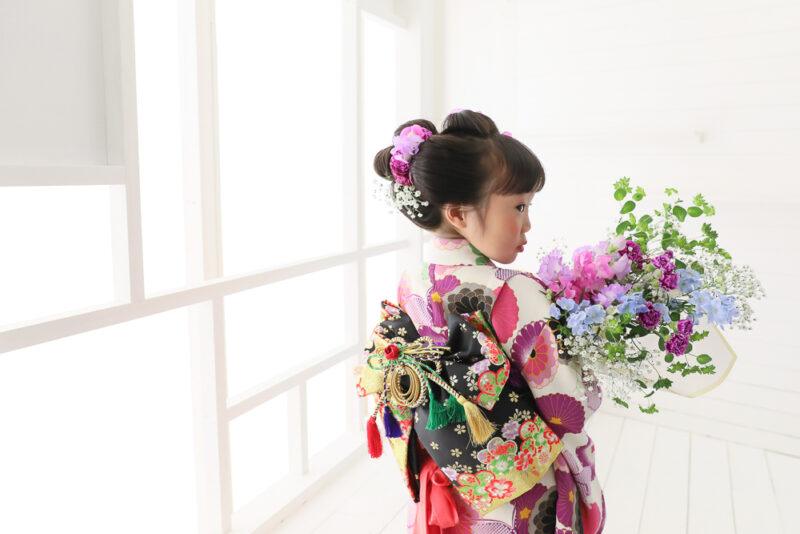 色とりどりのお花が映える七五三記念写真撮影