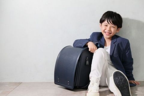 男の子とランドセル