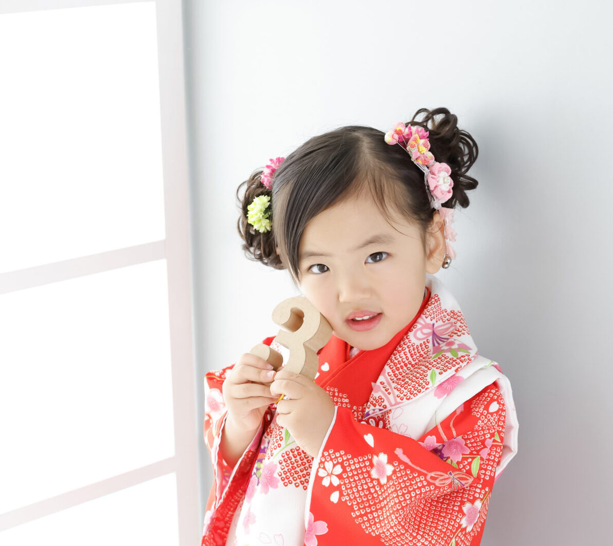 3歳の七五三記念写真撮影＊赤い絞り柄のお着物が似合う女の子 ｜店舗