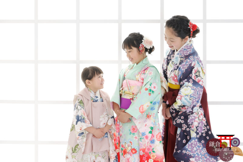 3姉妹で着物姿の七五三記念写真撮影