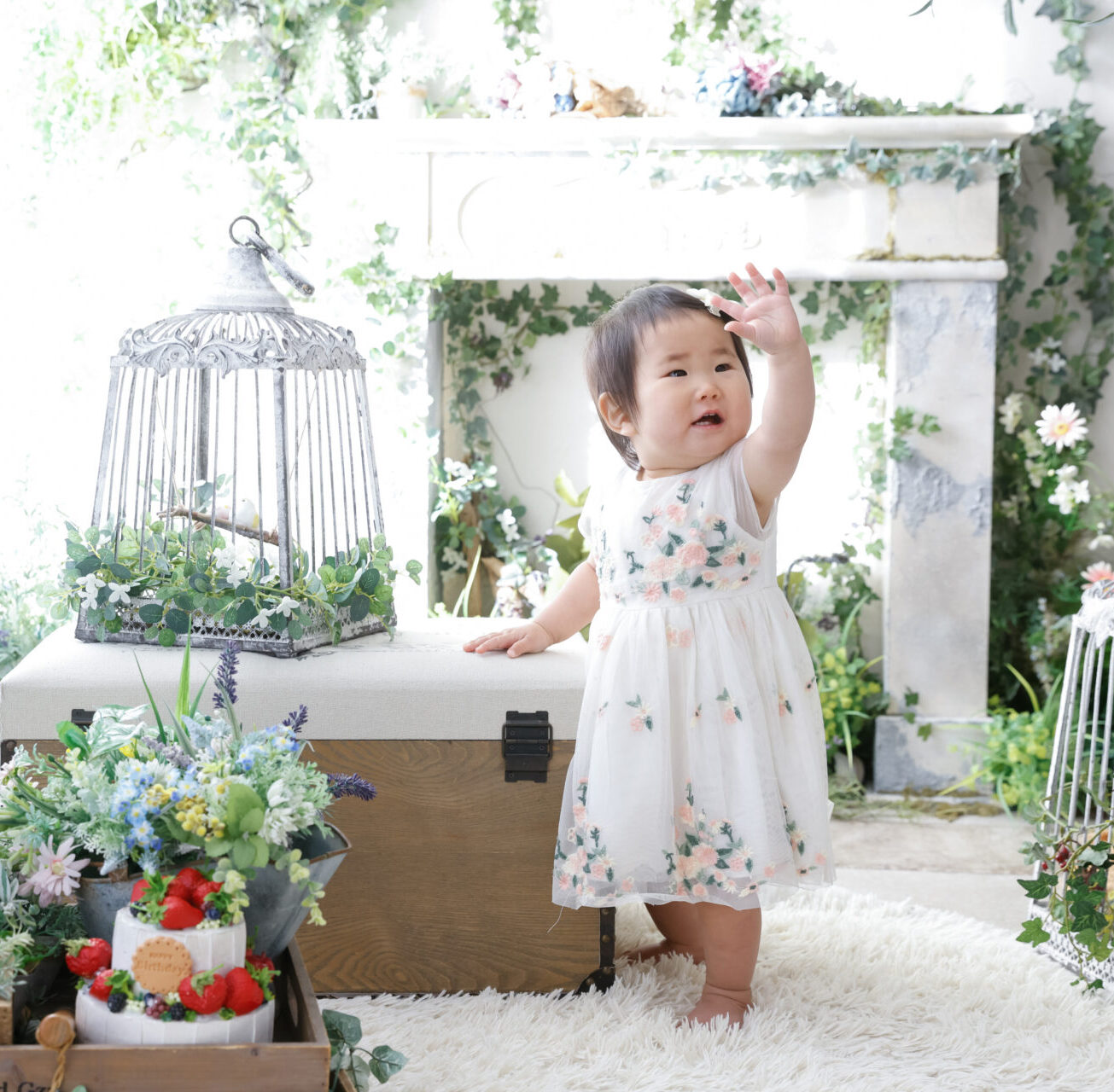 1歳のお誕生日写真撮影＊表情もポーズも豊かな女の子 ｜店舗ブログ