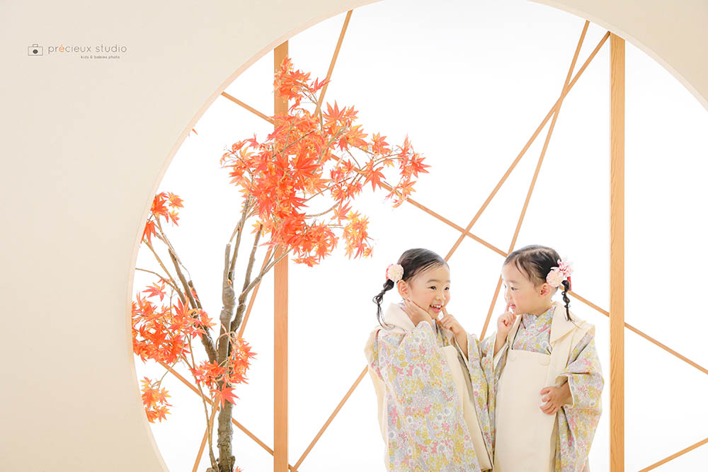 3歳双子ちゃんの七五三記念撮影 お揃いのお着物での撮影 ｜店舗ブログ