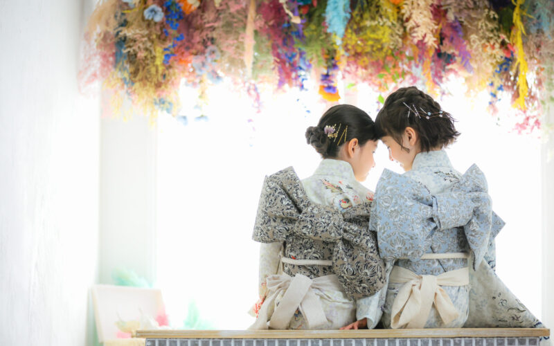 おしゃれなブランド着物にお花のセットで七五三記念写真撮影