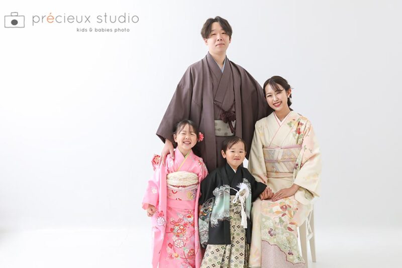 家族4人で七五三写真撮影 みんなで和装
