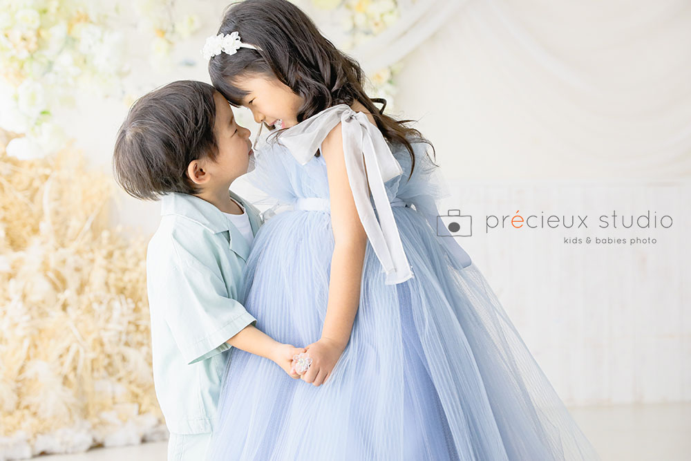 ふんわりチュールドレスのお姉ちゃんとおしゃれな子供服の弟で七五三写真撮影
